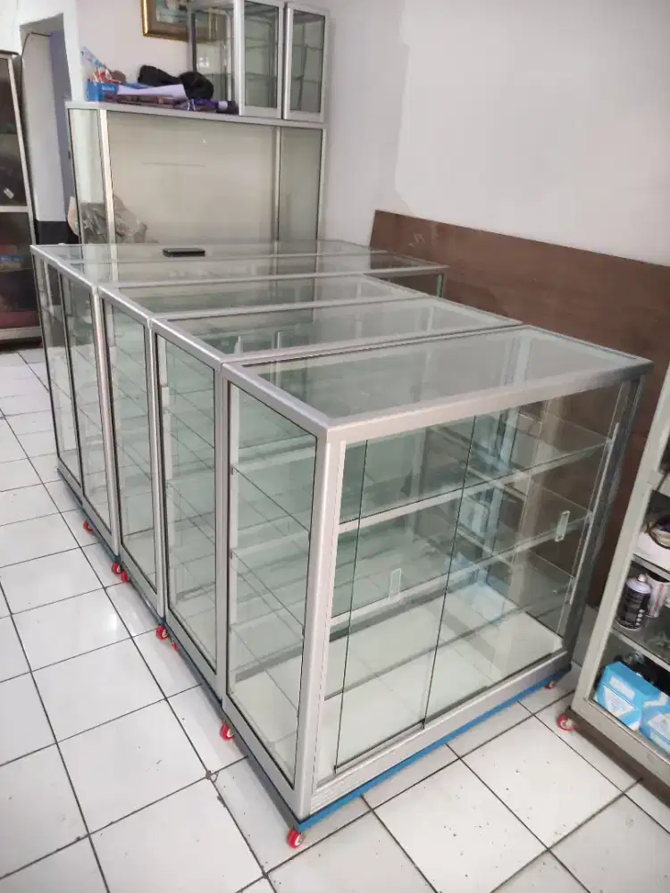 Etalase warung toko 1 m x 1m  roda kunci