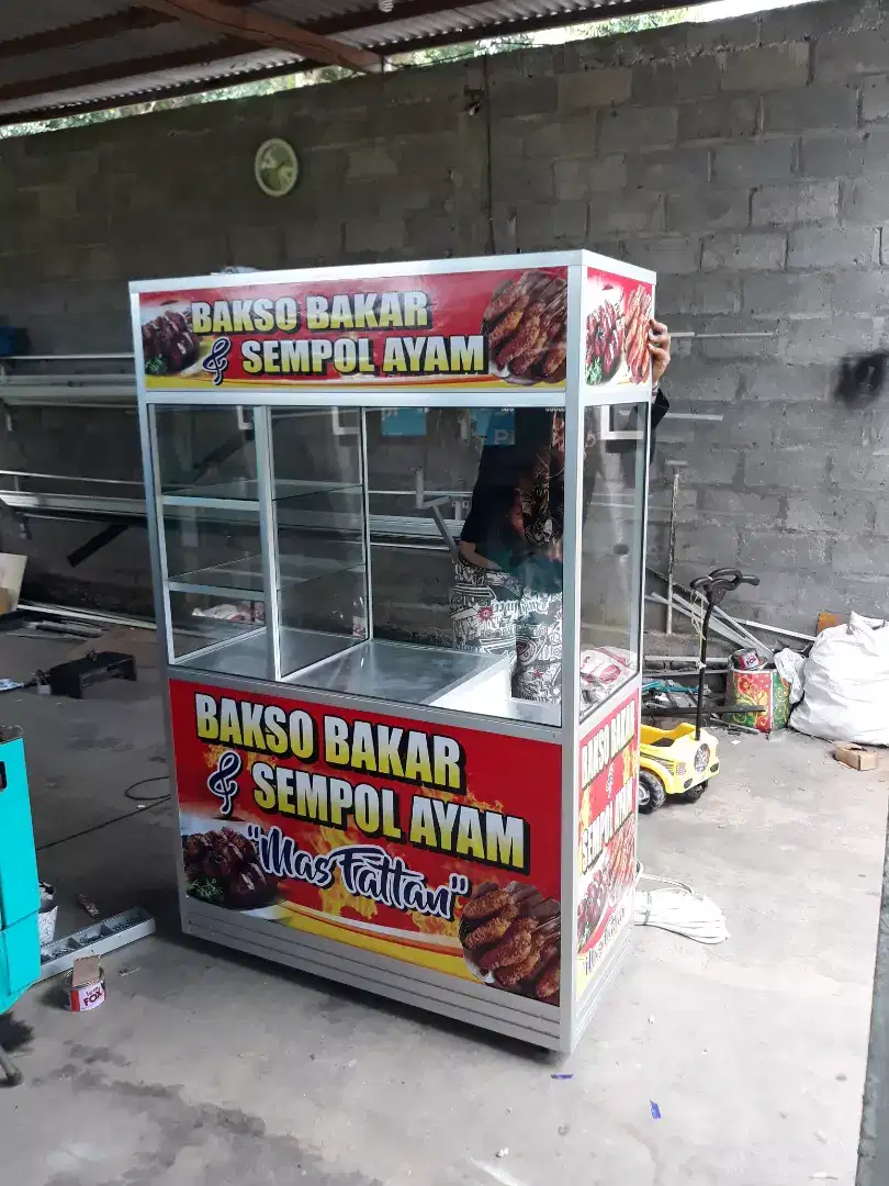 Gerobak sempol dan bakso tusuk etalase both juice nugget pisang