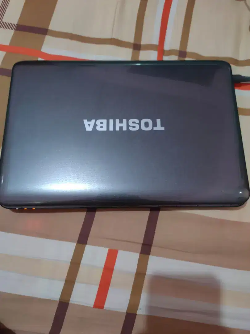 Terima laptop rusak jadul engsel patah lcd pecah