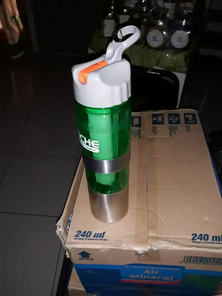 Botol minum bersedotan