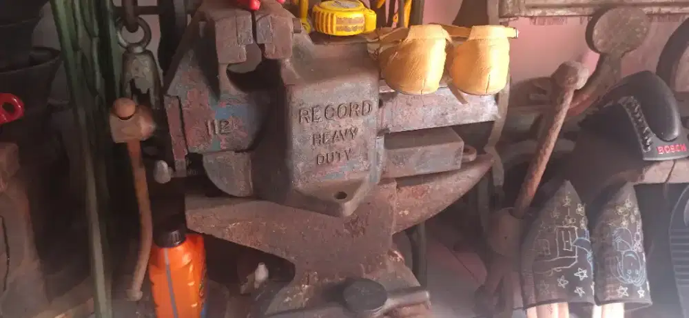 Ragum antik istimewa