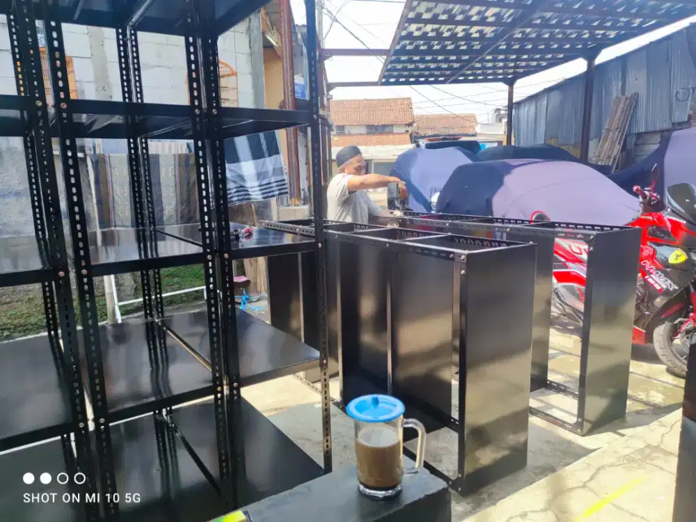 rak besi warna hitam bagus pisan