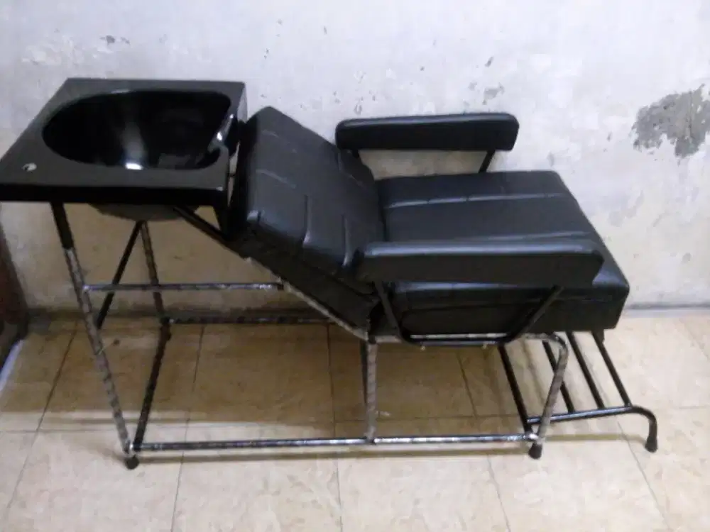 Kursi keramas jahitan spon putus