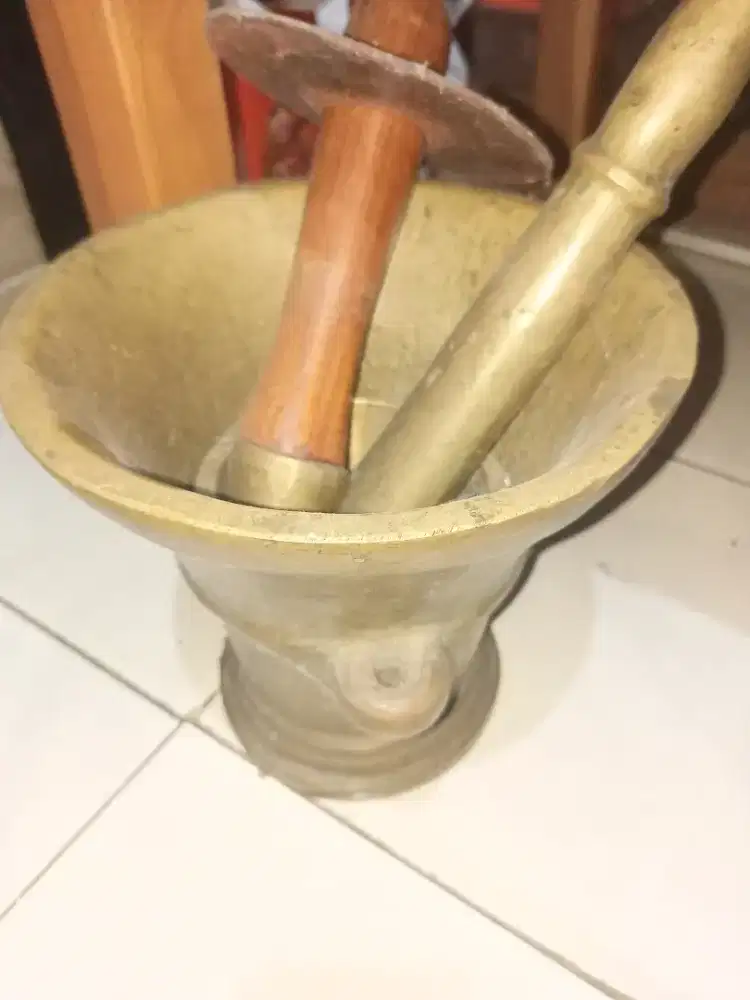 Tumbukan kuningan murni