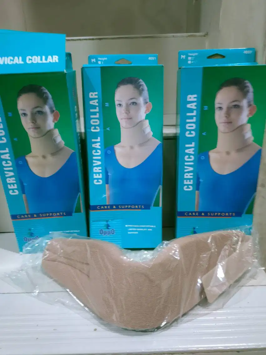 Cervical Collar Firm Density atau Penyangga Leher