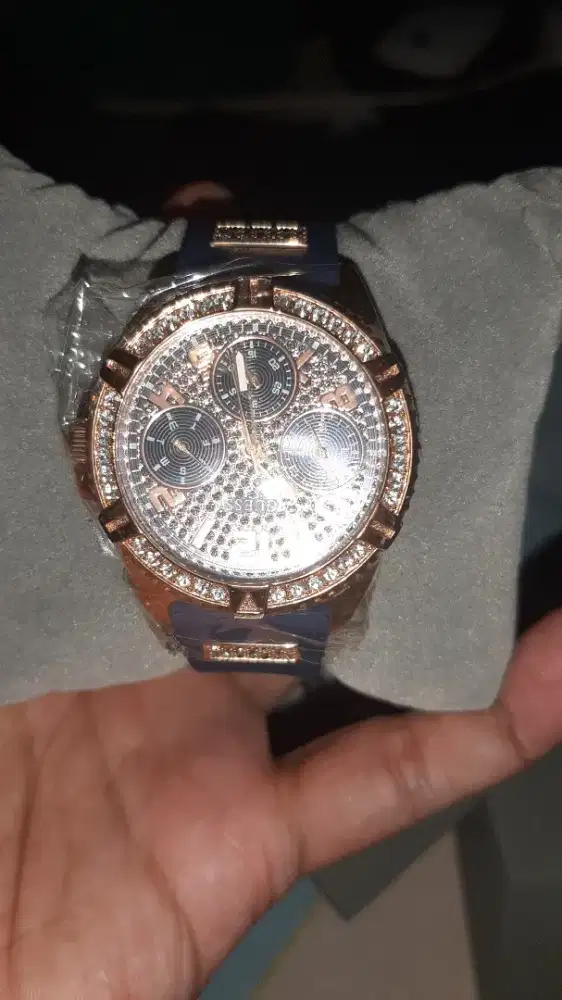 Jam Tangan Wanita Guess