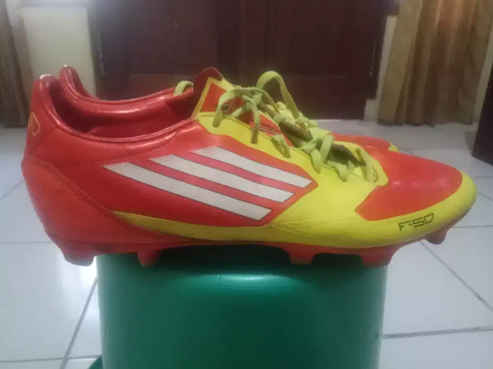 Sepatu bola shop adidas f30