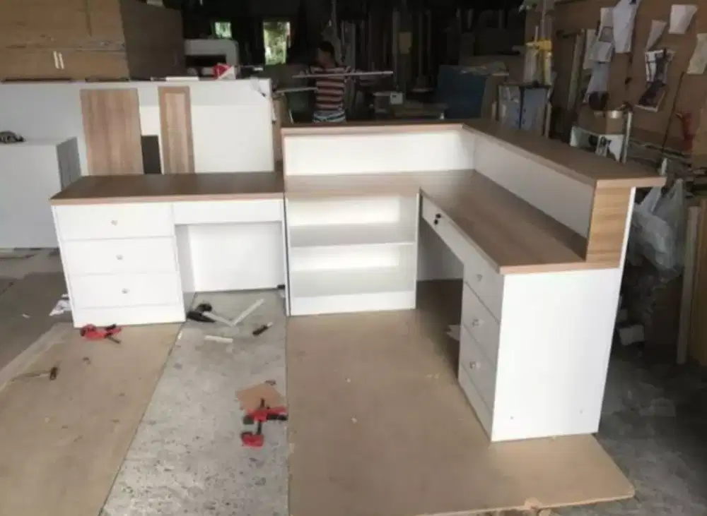 Pembuatan kitchen set dan meja bar