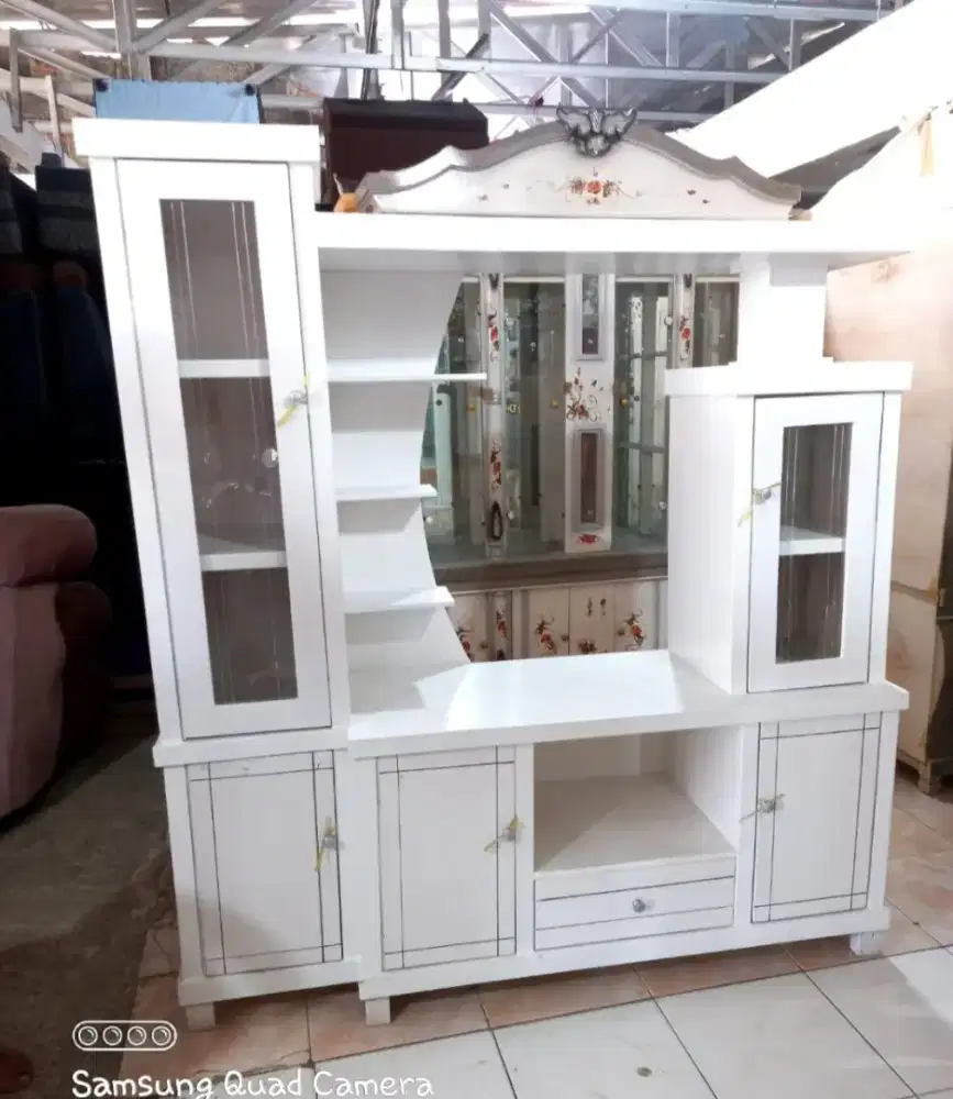 Buffet Lemari TV Partisi Minimalis Banyak Rak