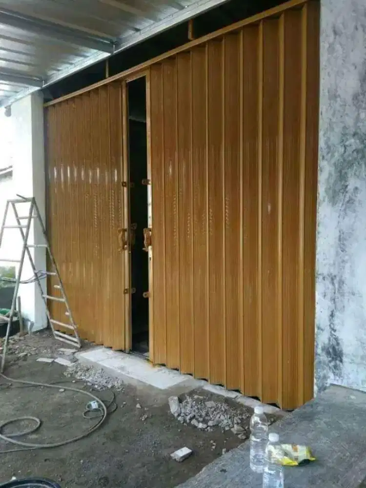 Rolling door folding gate