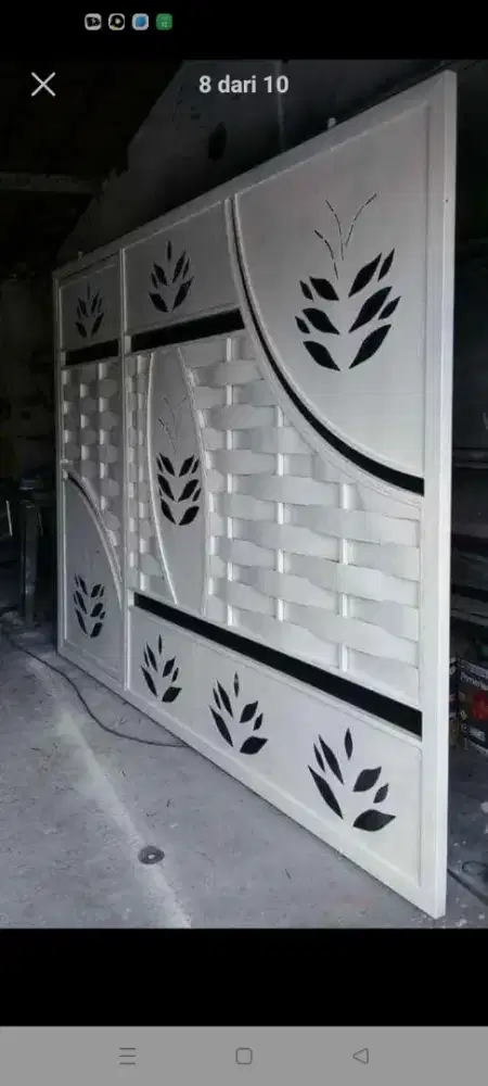 Pintu gerbang besi motif