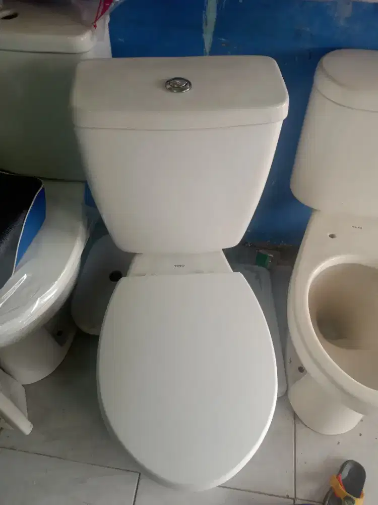 Closet Toto type cw516j tombol.kondisi 90%mulus garansi