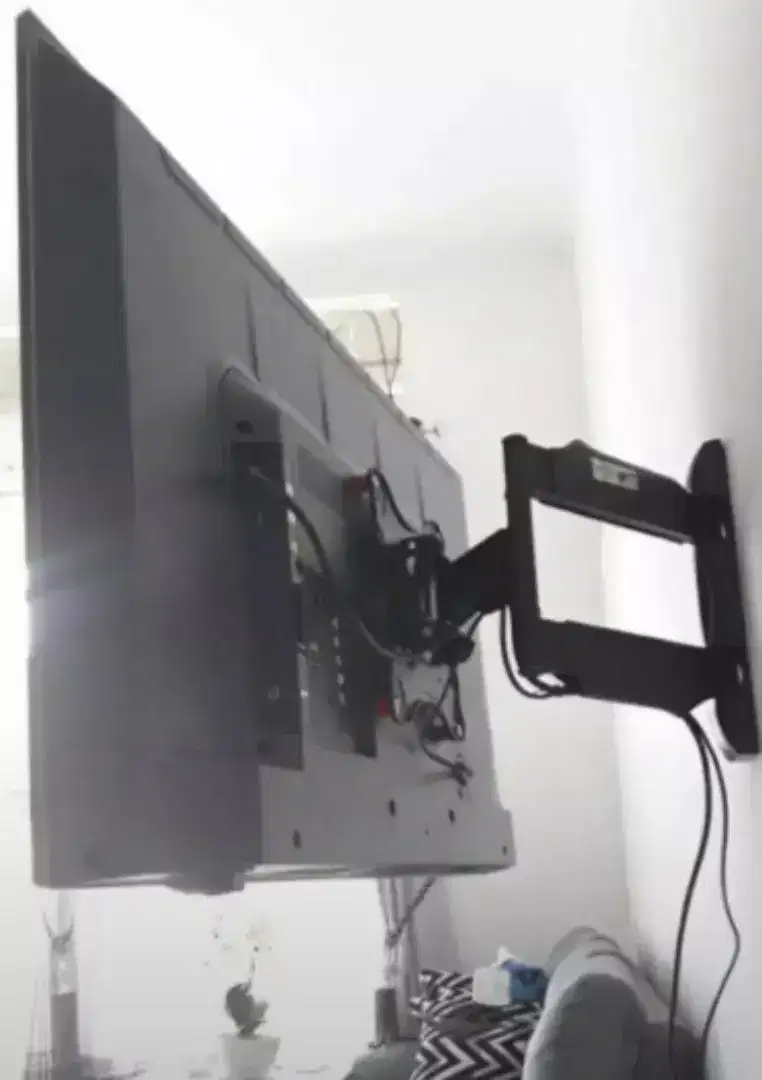 BRACKET TV LED LCD MODEL SWIVEL NB P4