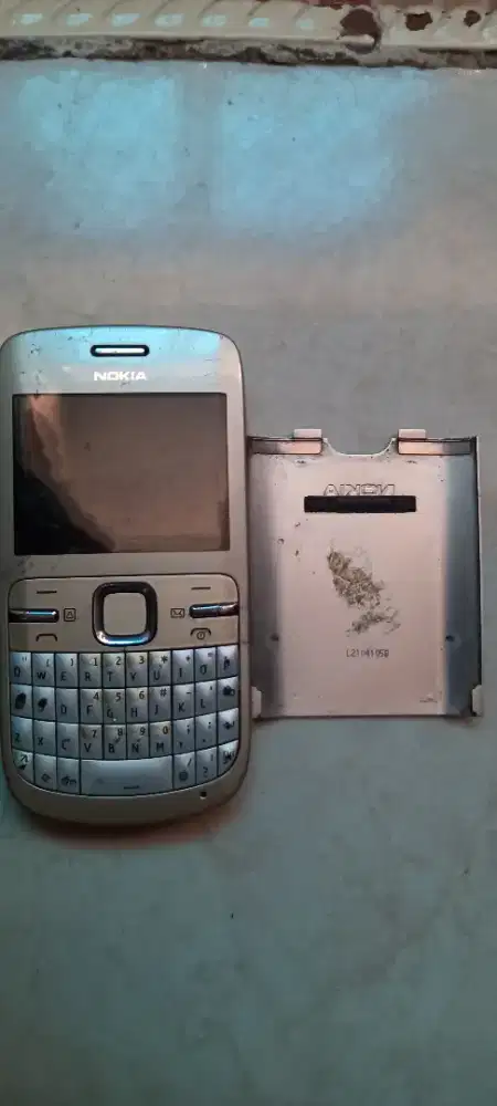 Hp Nokia C3 Gold Kondisi Normal pakai