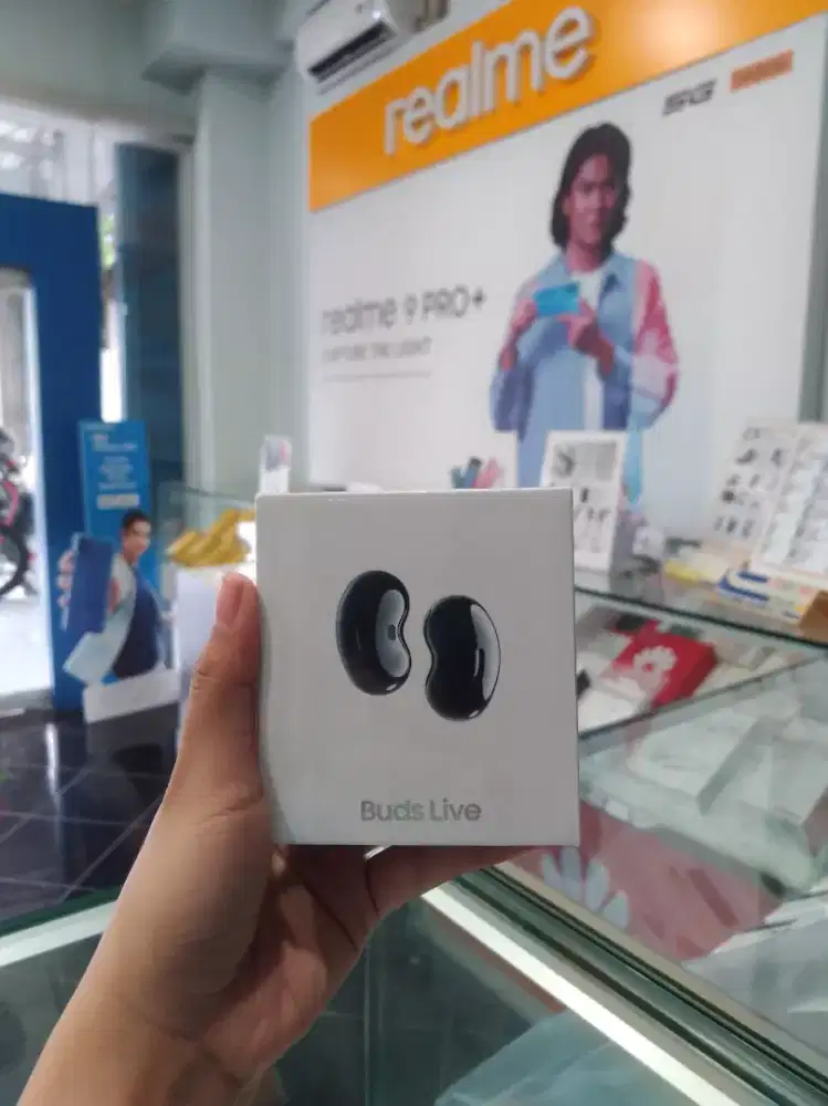 Galaxy  buds live