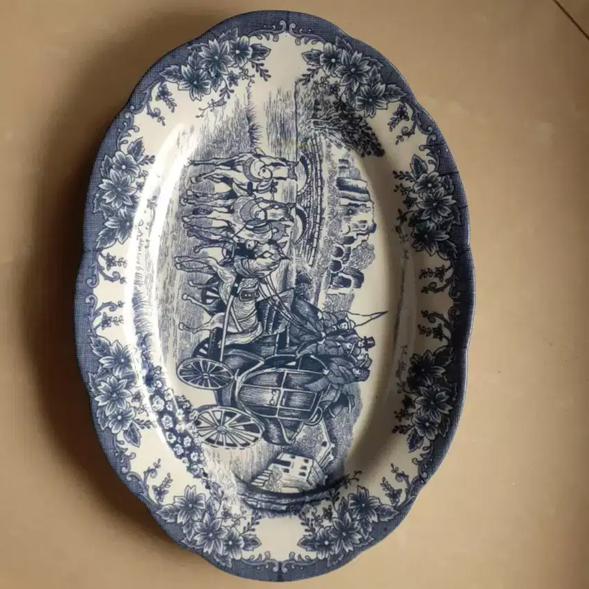 Piring oval antique England