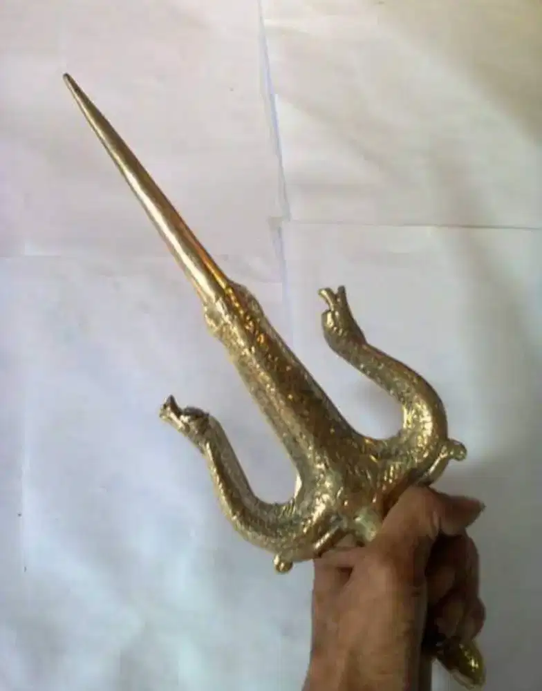 Trisula ulo kuningan