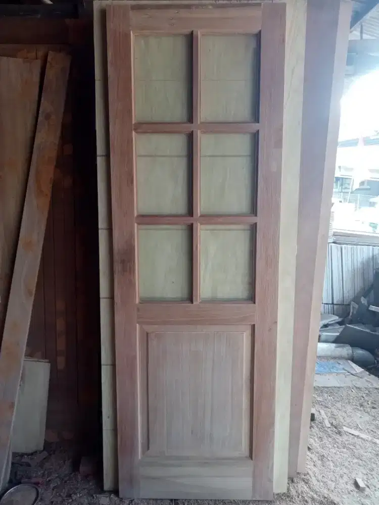 Daun pintu kamper negi