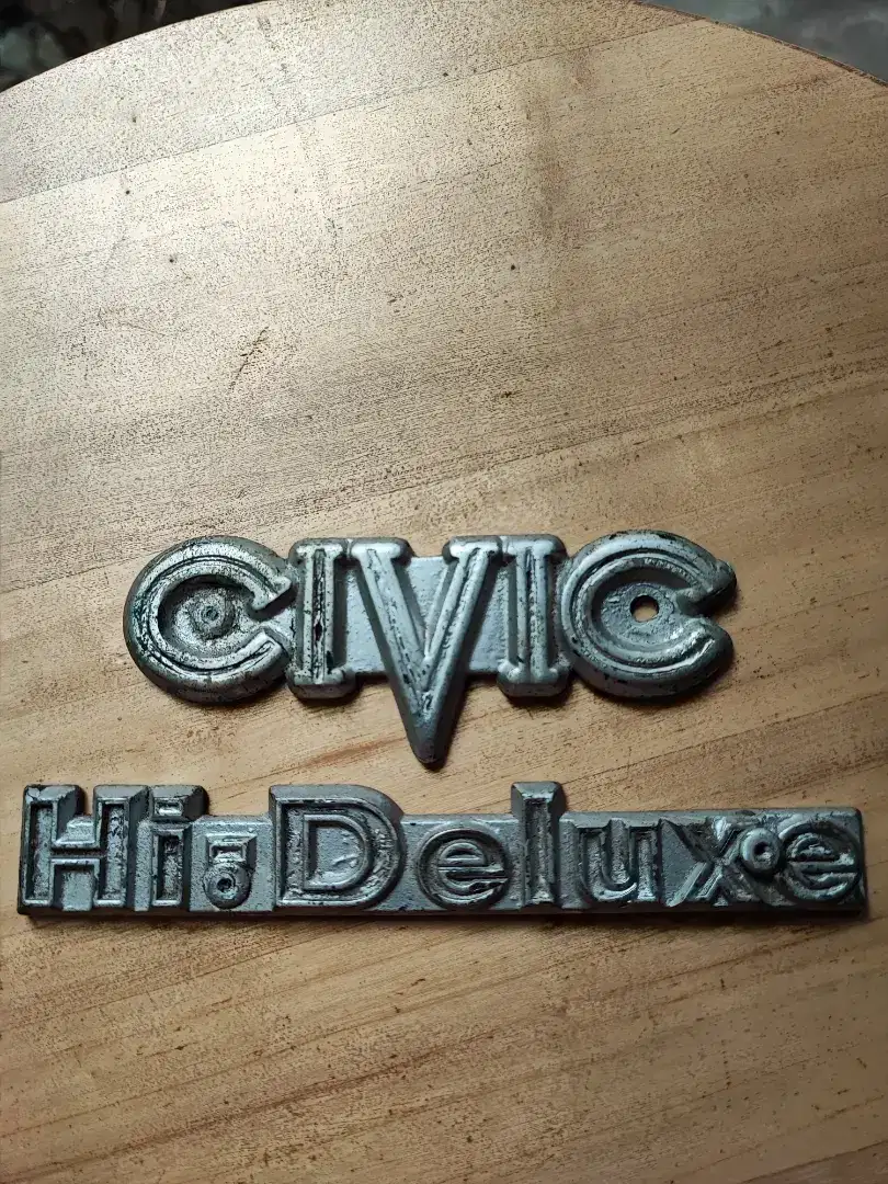 Sepasang Emblem Badge Asli Copotan Honda Civic Hi-Deluxe 1970an