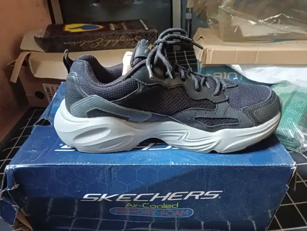 Skechers air cooled memory foam original ukuran 42 jarang pakai