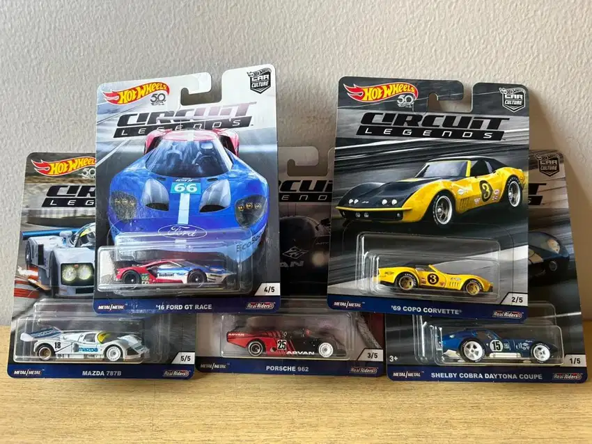 Hotwheels circuit legends set