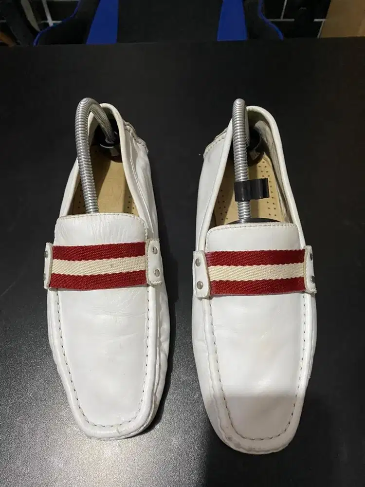 Sepatu loafers bally leather size 39 white