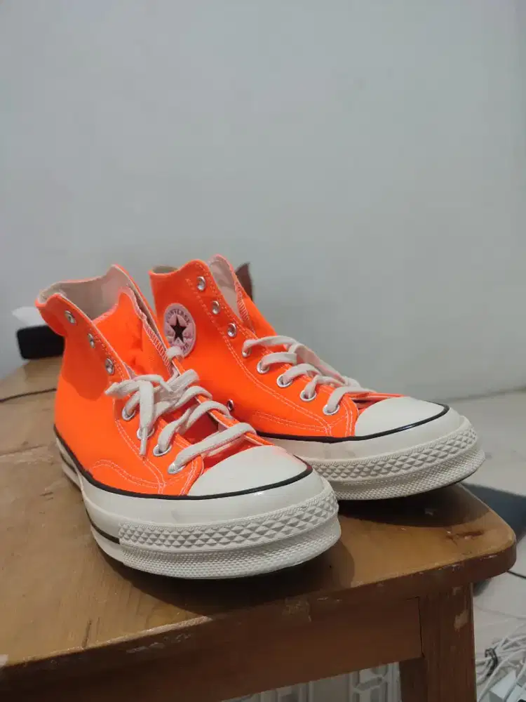 Sepatu discount converse orange