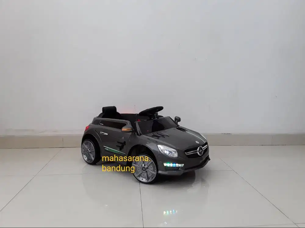 Mobil Mainan Aki PMB M 5688 MORAINE Abu Abu