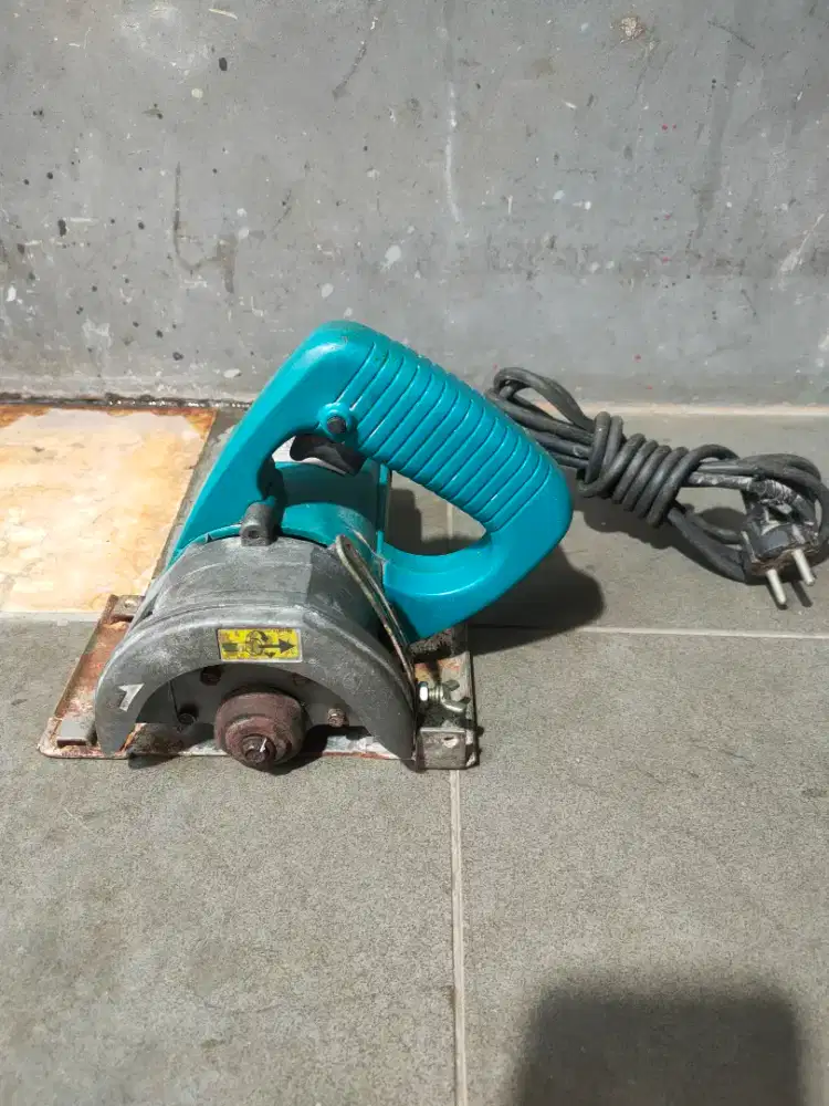 mesin potong kramik makita 4100 NB