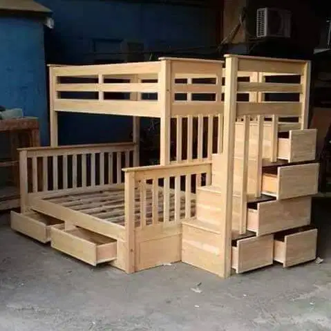 Tempat Tidur Tingkat Tangga Berlaci