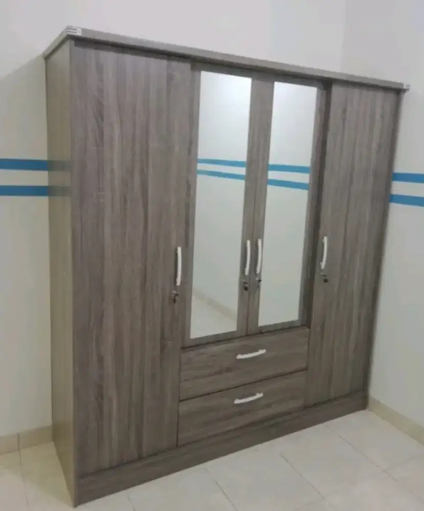 Lemari pakaian/baju/gantung 4 pintu