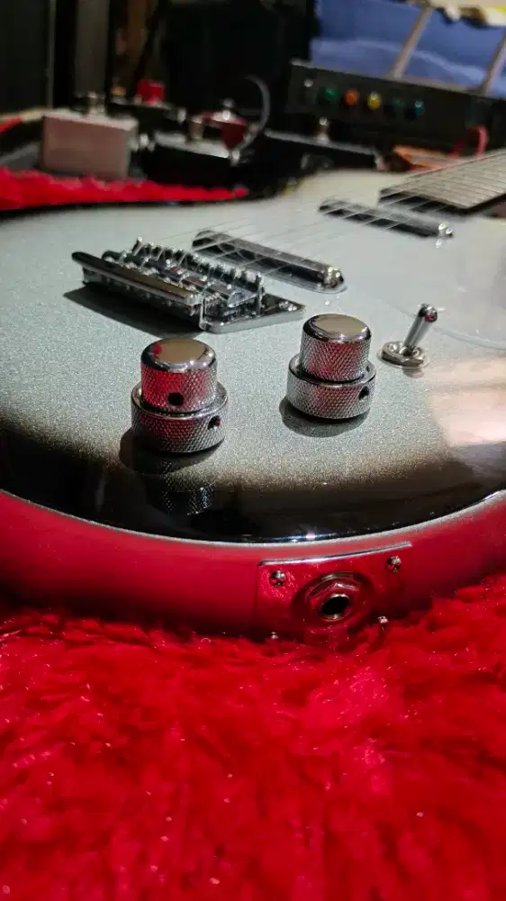 Silvertone Reissue 1303/U2 Silver Burst Metallic