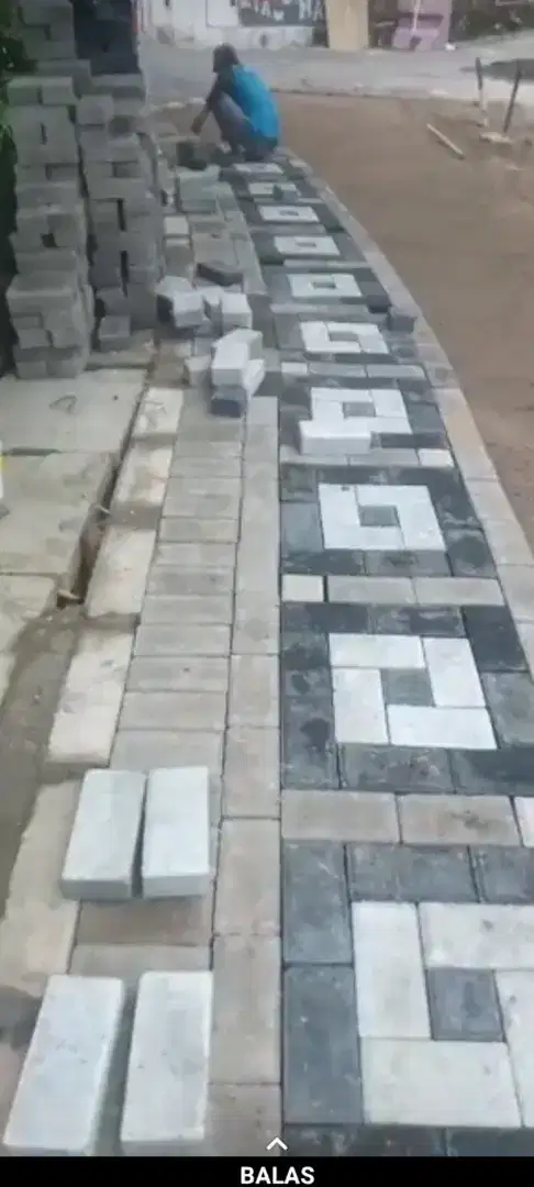 Pemasangan paving K300 ( CV BERKAH FIRMAN SUGIHARTO )