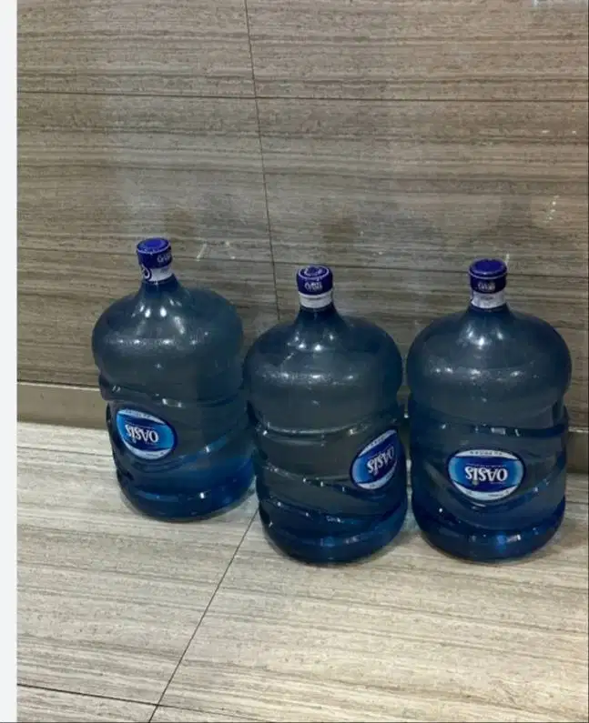 Oasis dua Galon dan Air