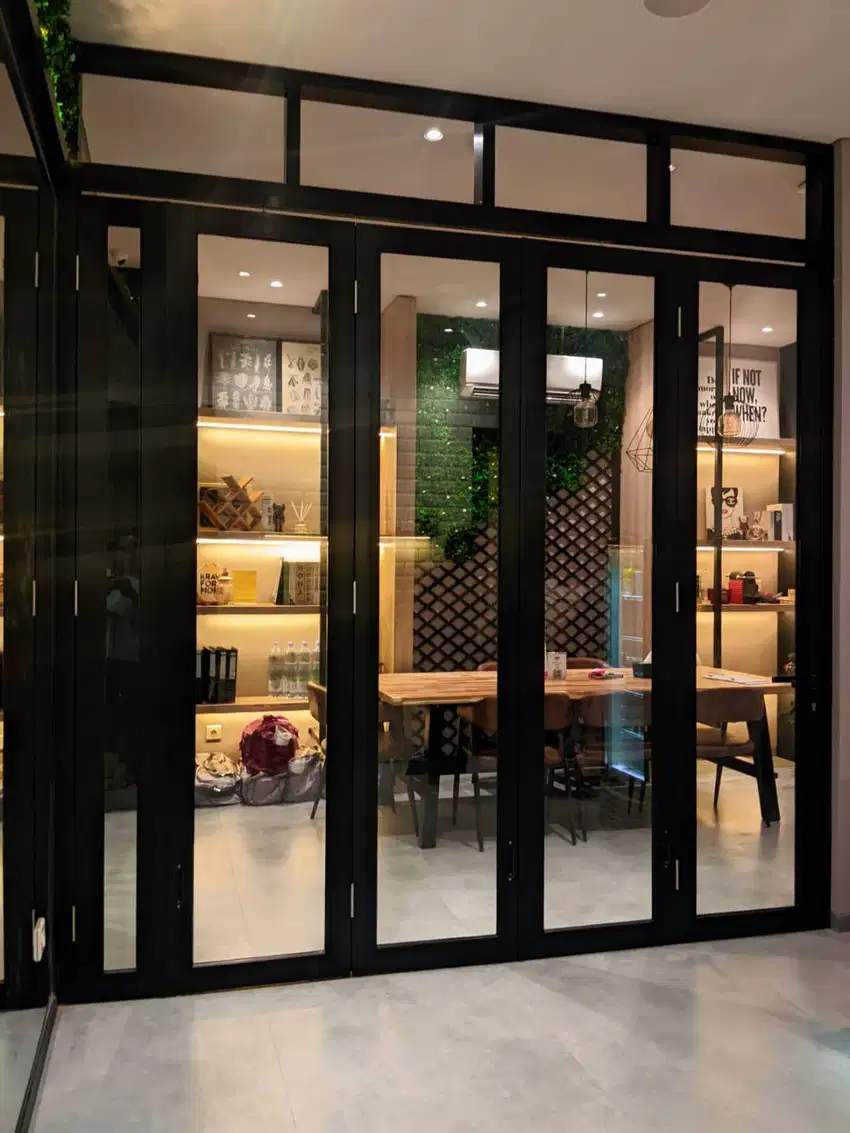 Pintu lipat bahan aluminium 2024