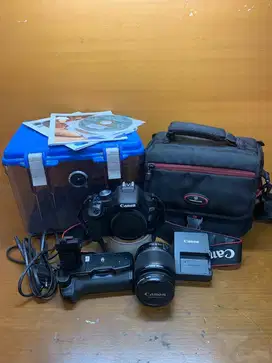 Kamera Canon EOS 500D Camera DSLR Full Kit, Lensa 18-55 MM+BatteryGrip