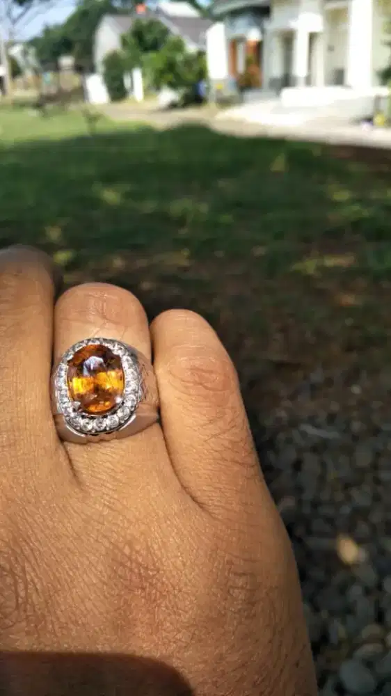 Natural  orange sapphire (vivit orange)