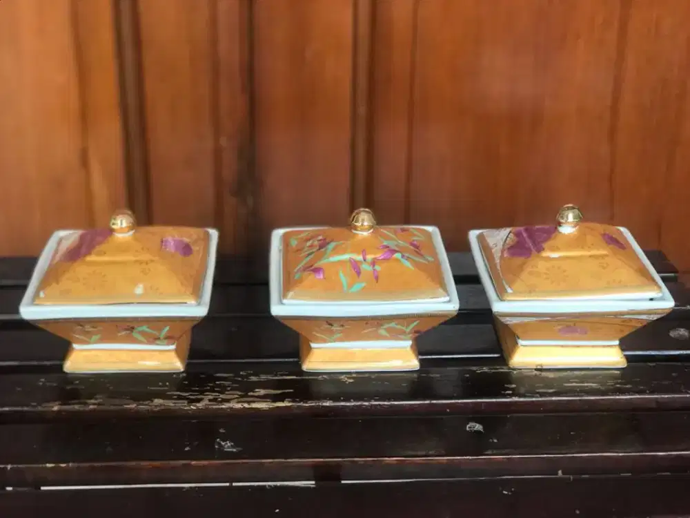 Tempat makanan serbaguna