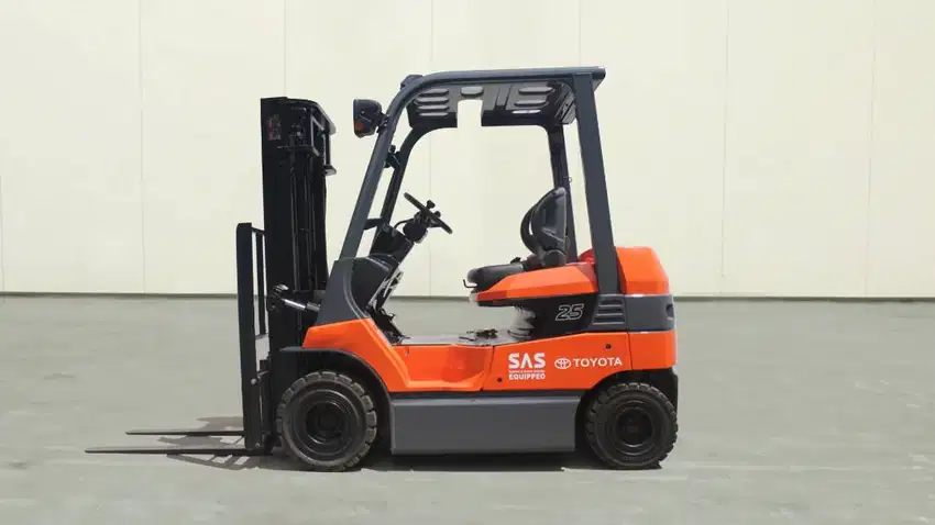 Forklift Rental Elektrik Toyota 2.5 Ton Bekas CBE