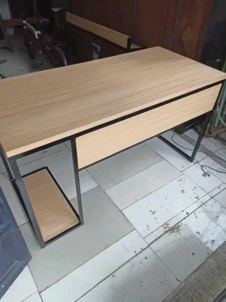 Meja Ukuran 120 cm