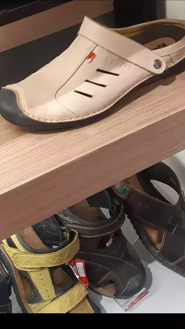 Sandal kickers sepatu naruto kulit asli dri uniqlo