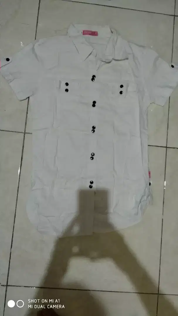 Baju kemeja putih kerja, lingkar dada +/-87cm