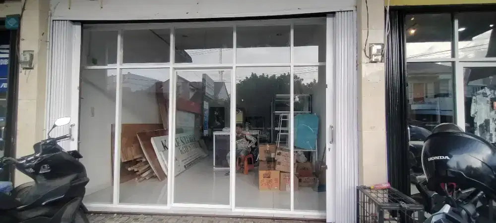 Sekat Ruangan aluminium dan kaca