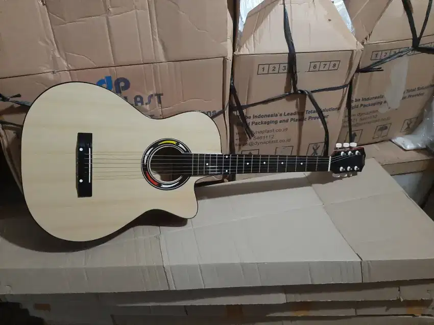 Gitar akustik string pemula