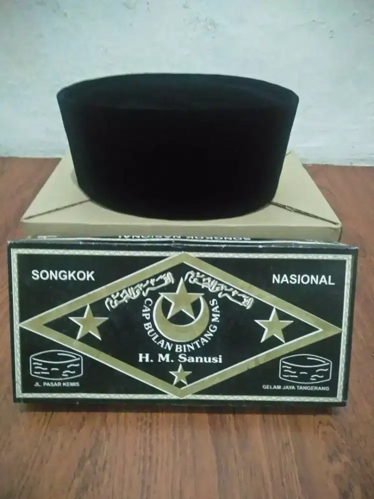 Peci Hitam Cap BULAN BINTANG MAS, H.M Sanusi.Model Lipat Dus Hitam.