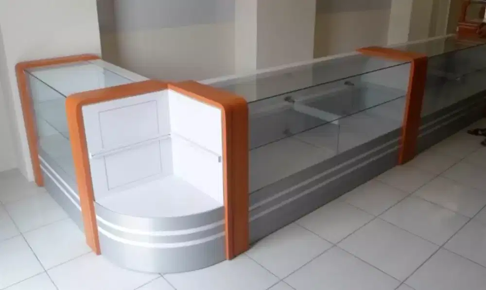 Etalase kaca finising HPL