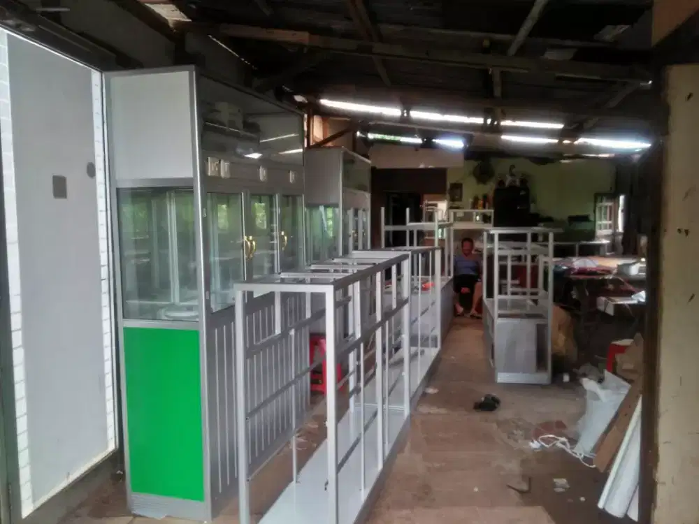 Spesialis aluminium dan kaca