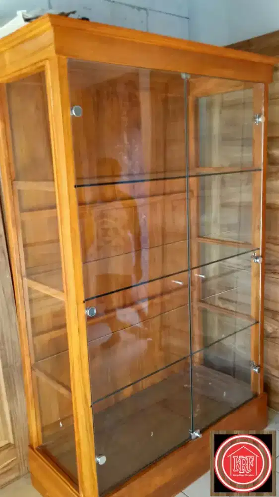 Almari kaca, almari hias, almari minimalis.