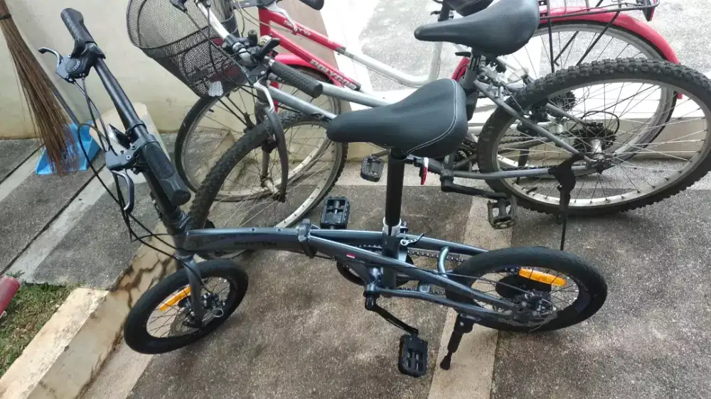 Sepeda Lipat 16in 7speed like new warna grey