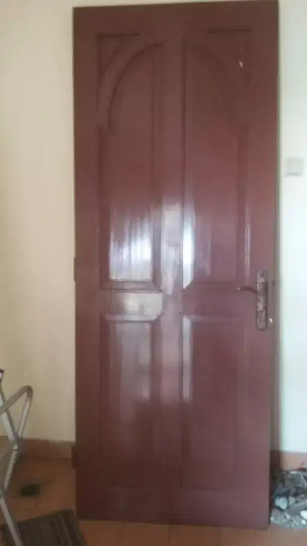 Pintu kayu bekas